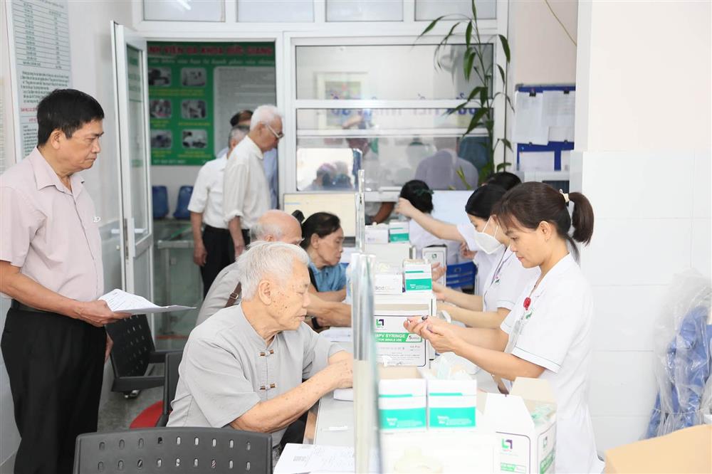 BỆNH VIỆN ĐA KHOA ĐỨC GIANG HƯỞNG ỨNG CHƯƠNG TRÌNH KHÁM SỨC KHỎE ĐỊNH KỲ, KHÁM SÀNG LỌC MIỄN PHÍ CHO NGƯỜI CAO TUỔI